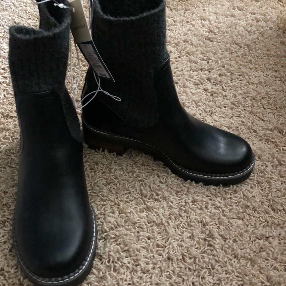 Universal Thread black NWT Daphne Boots with memory foam.